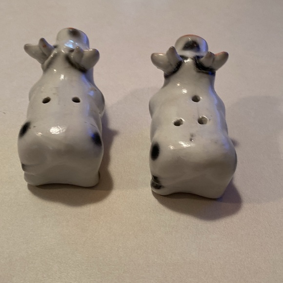 Vintage Cow Salt and Pepper Set - add to your collection!! - Picture 4 of 6